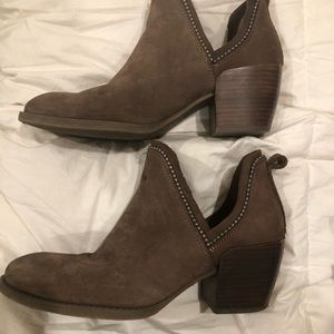 Adorable tan ankle booties